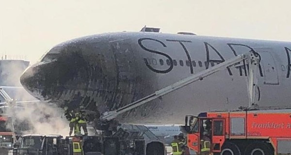 В аэропорту Франкфурта загорелся самолет, пострадали пассажиры 