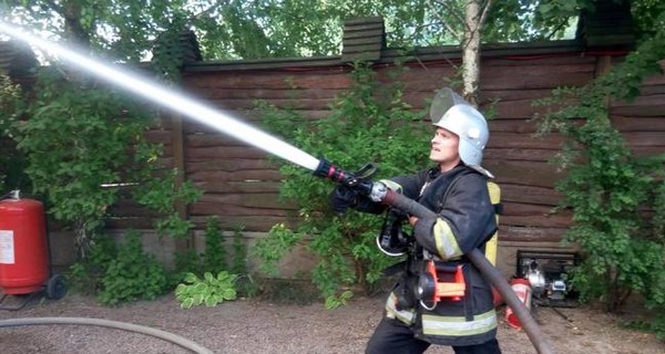 Пожар в Киеве: горит 3 гектара лесопарковой зоны