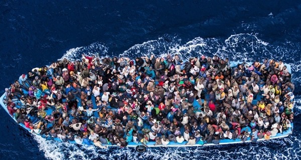 Италия не пустила судно с 629 мигрантами на борту