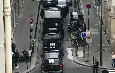 Неизвестный взял заложников в Париже