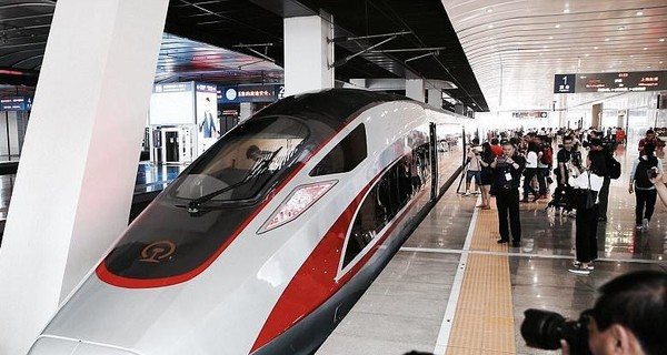 Китай запускает самый длинный высокоскоростной поезд в мире