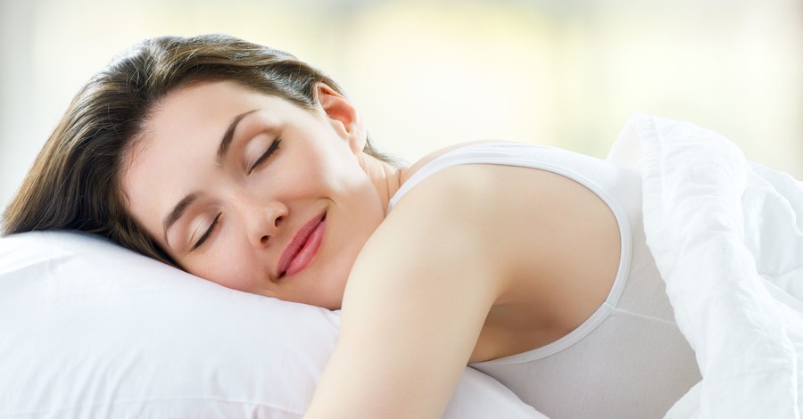 Ученые объяснили, почему здоровый сон должен длиться именно восемь часов 