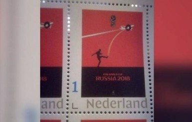 В Нидерландах выпустили почтовую марку с футболистом, который сбивает самолет