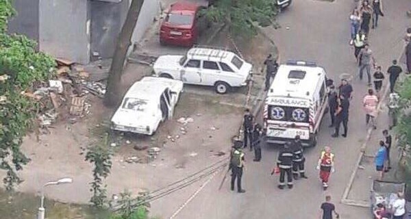 В Киеве у детского садика взорвался автомобиль, четыре ребенка ранены