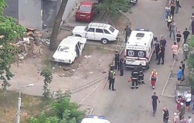В Киеве у детского садика взорвался автомобиль, четыре ребенка ранены
