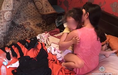 СМИ: Родители, снимавшие порно с 4-летней дочерью, оказались братом и сестрой