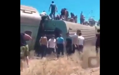 В Казахстане сошел с рельсов пассажирский поезд