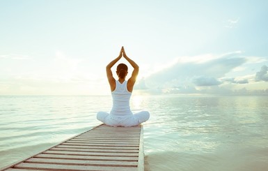Ученые рассказали, чем могут быть опасны йога и медитация