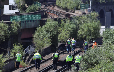 В Лондоне поезд сбил трех человек