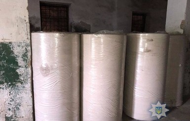 Во Львовской области накрыли завод по производству поддельной туалетной бумаги