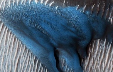 NASA показало снимки голубых дюн на Марсе
