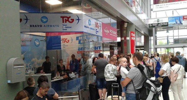 70 туристов на все выходные застряли в киевском аэропорту