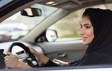 Женщины Саудовской Аравии начали ездить на машинах