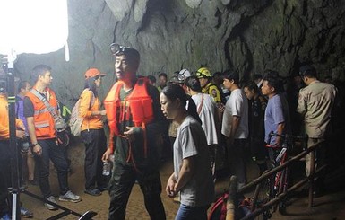 В одной из пещер Таиланда пропали 11 футболистов и тренер