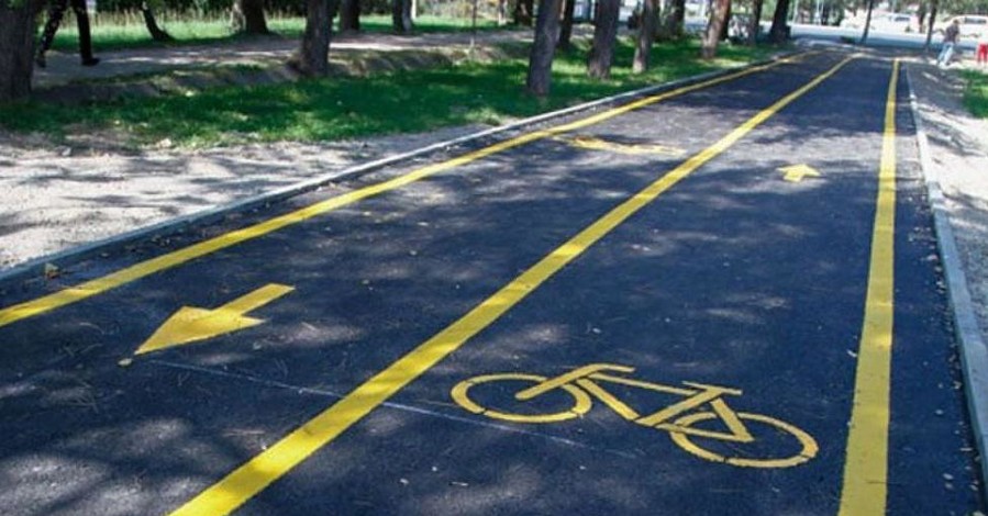 На украинских дорогах нарисуют велодорожки