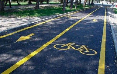 На украинских дорогах нарисуют велодорожки