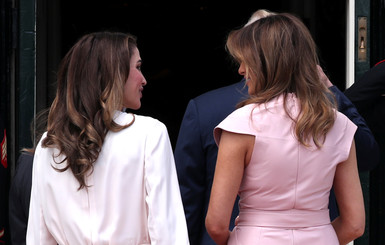 Мелания Трамп и королева Рания надели розовые наряды на встречу друг с другом 