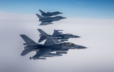 Авиация НАТО устроила учения в воздушном пространстве Балтии
