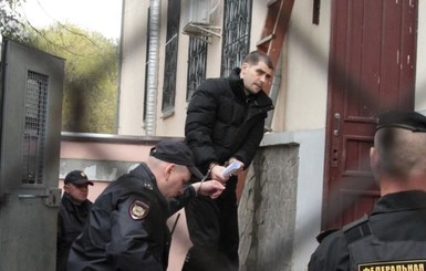 Заключенный в России майдановец грозится нанести себе опасные увечья