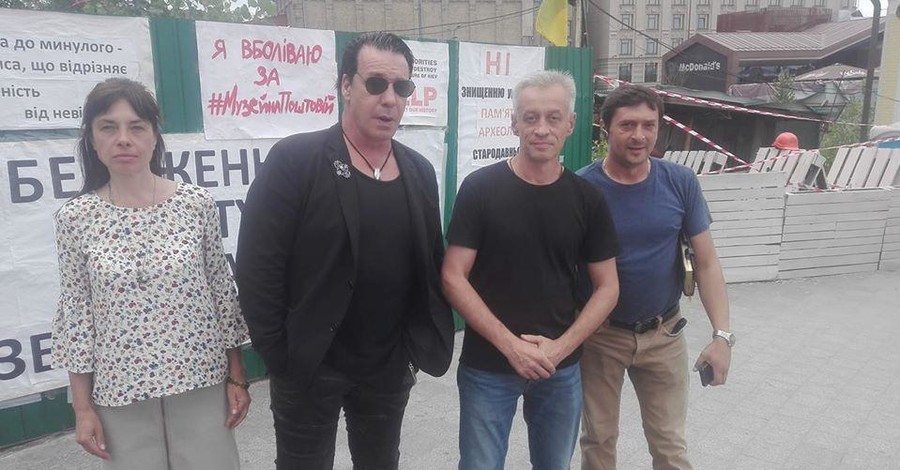 Солист Rammstein в Киеве: участие в митинге и знакомство с Потапом