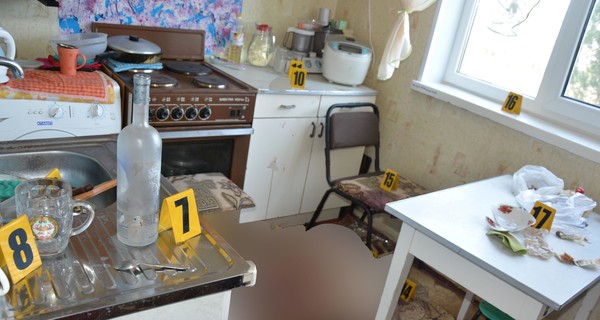 В Харькове мужчина три дня жил в одной квартире с телом убитой женщины
