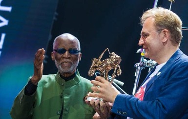 88-летнему пианисту-легенде Ахмаду Джамалу вручили во Львове джазовую премию