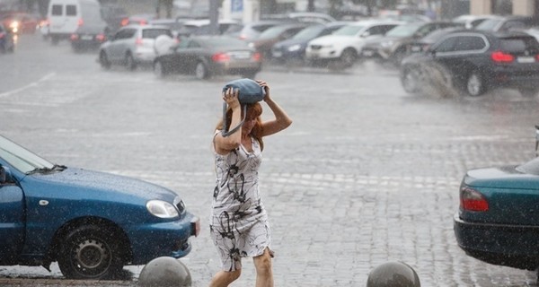 На выходных в Украине спадет жара и польют дожди