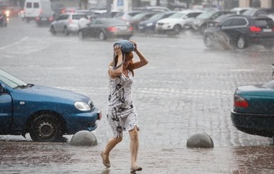 На выходных в Украине спадет жара и польют дожди