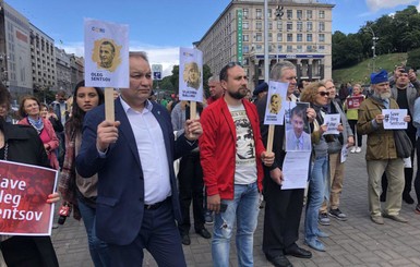На Майдане начались протесты, требуют освободить из России политзаключенных