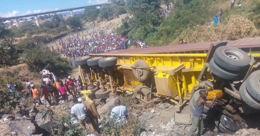 В Танзании в массовом ДТП погибло 20 человек