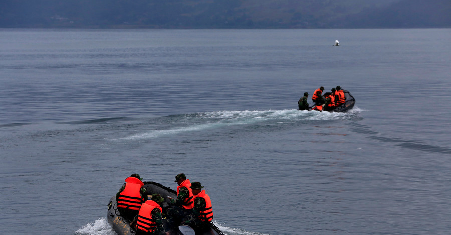 В Индонезии затонул паром со 140 пассажирами 