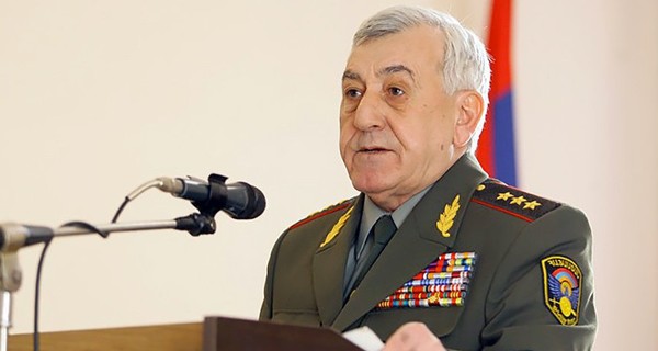 Экс-министра обороны Армении объявили в розыск по делу о гибели демонстрантов в 2008 году