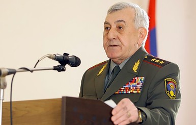 Экс-министра обороны Армении объявили в розыск по делу о гибели демонстрантов в 2008 году