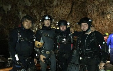 Школьников из затопленной пещеры в Таиланде спасают украинские дайверы