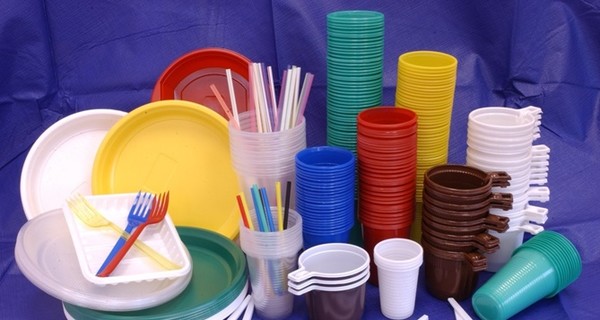 В Молдове к 2021 году запретят использовать одноразовую пластиковую посуду