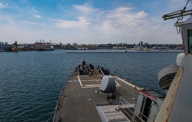 В порт Одессы зашли американский эсминец 