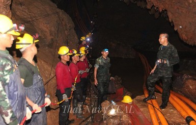 Спасение детей из пещеры в Таиланде: восемь вышли, пятерых ждут
