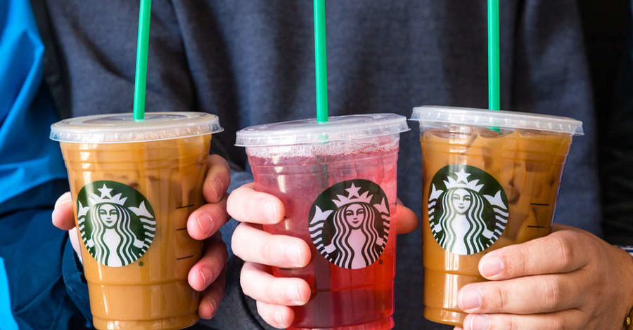Starbucks отказывается от пластиковых соломинок