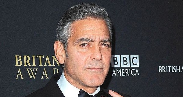 Появилось видео ДТП с Джорджем Клуни: скутер вдребезги