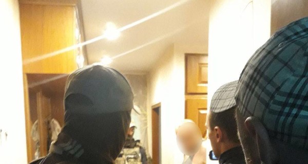 Мошенники стали миллионерами, подделывая документы на станке из 