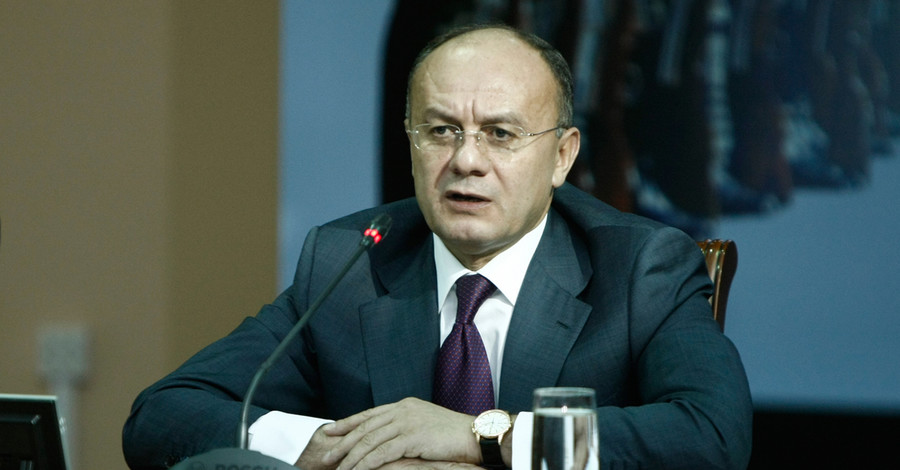 Экс-министр обороны Армении сносит дом, чтобы его не обвинили в незаконном обогащении