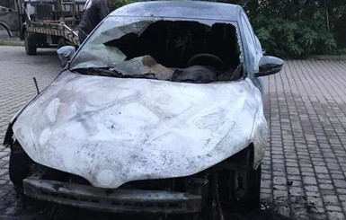 В Ужгороде пограничнику сожгли машину