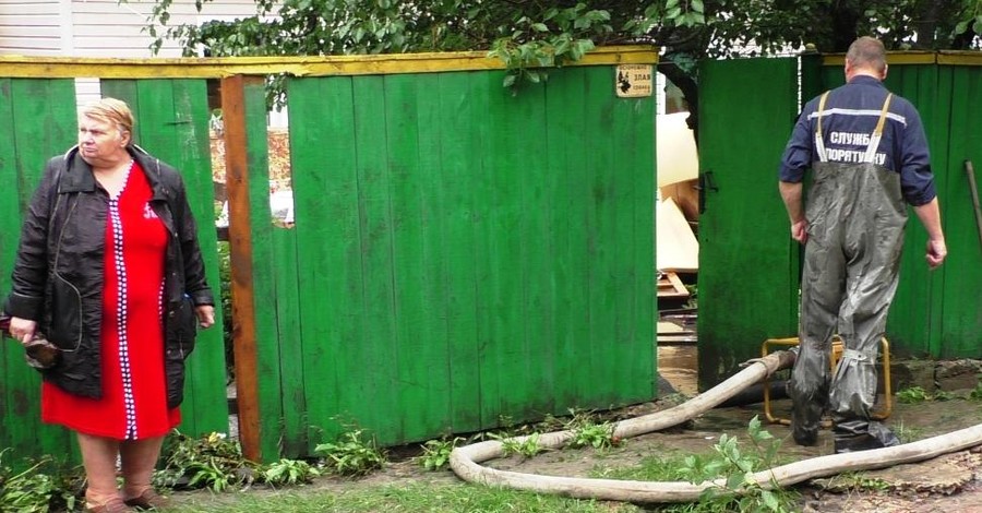 В Чернигове снова ливень: затопило насосную станцию и 13 домов 