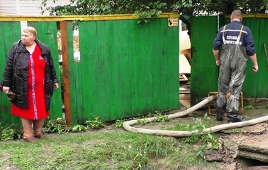 В Чернигове снова ливень: затопило насосную станцию и 13 домов 