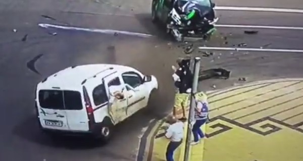 Появилось видео аварии в Киеве, в которой погиб пешеход
