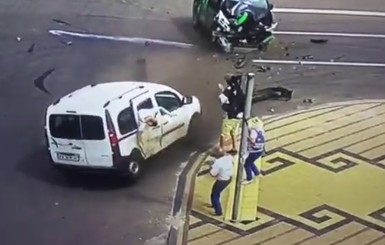 Появилось видео аварии в Киеве, в которой погиб пешеход