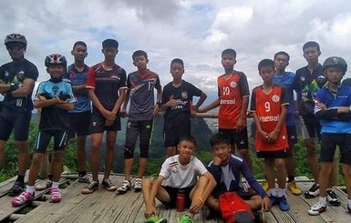 11 спасенных из пещеры в Таиланде детей служат в буддийском монастыре