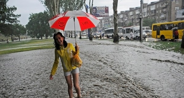 Сегодня днем, 25 июля, по всей стране пройдут дожди с грозами