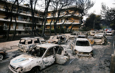 Под Афинами число погибших в пожарах достигло 60 человек, среди них много детей