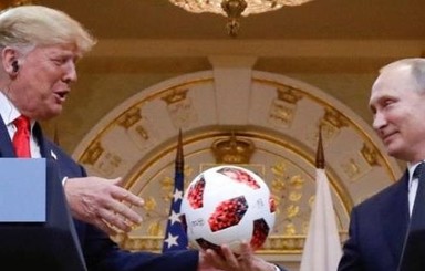 Bloomberg: в подаренном Путиным Трампу мяче таки нашли чип 